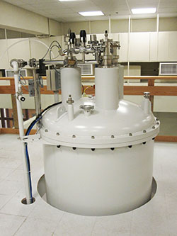 800 MHz Standard Bore Spectrometer